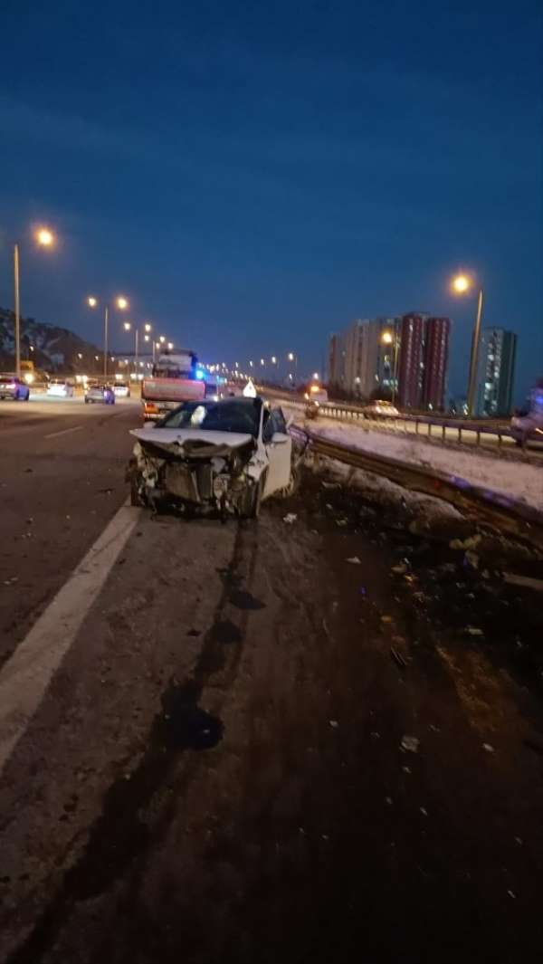 Ankara'da 2 ayrı trafik kazasıı: 3 yaralı 