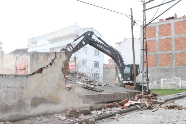 Samsun'da metruk binalar yıkılıyor