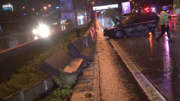 Maltepe'de 4 aracın karıştığı kazada, 4 kişi yaralandı