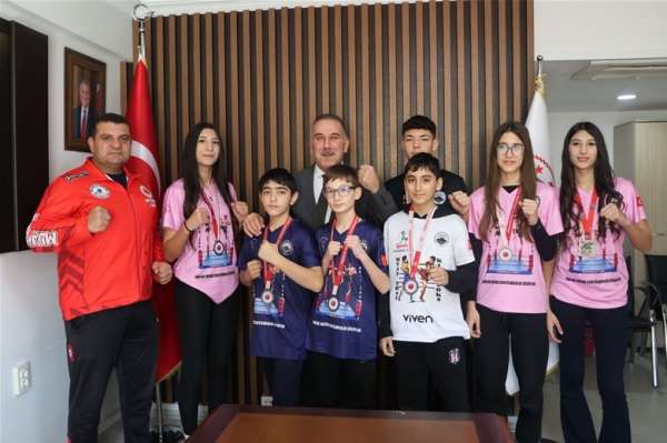 Gençlik ve Spor İl Müdürü Yığmatepe Muay Thai'de başarılı olan sporcuları ağırladı