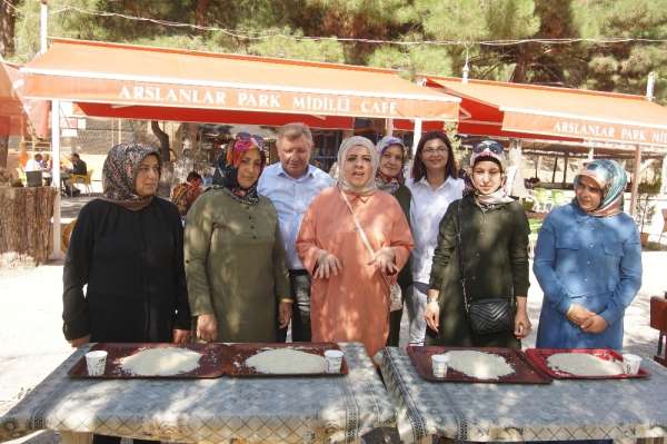 Pirincin taşını ayıklamak için kıyasıya yarıştılar 