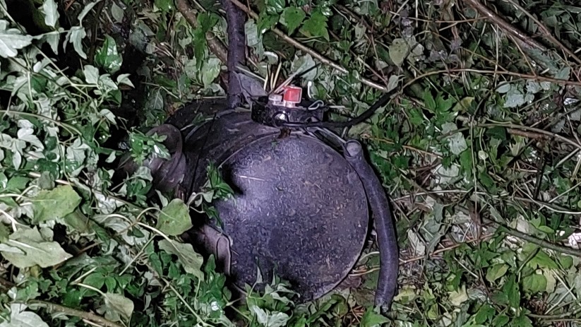 Tıra çarpan otomobil şarampole yuvarlandı