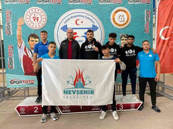 Milli Halterci Karaca Türkiye Şampiyonu