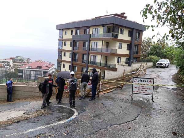 Ordu'da inşaat çalışmaları esnasında yolda göçük meydana geldi