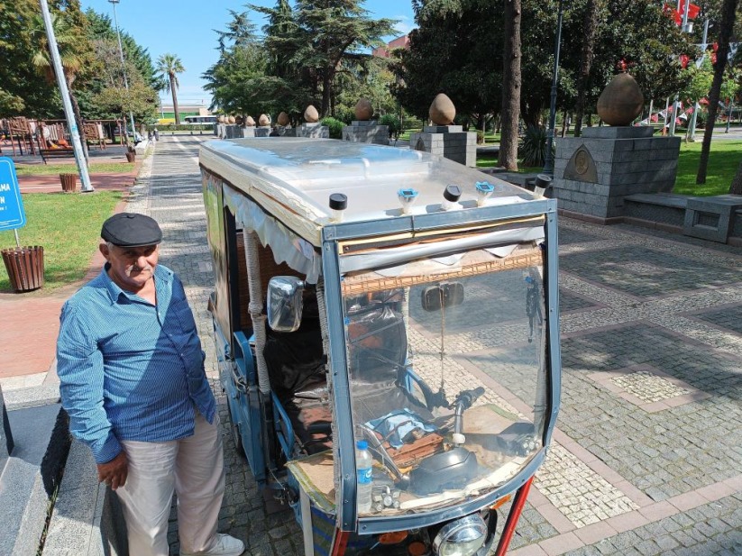 Samsun'da güneş enerjili motosiklet: Hem gidiyor hem de şarj ediyor