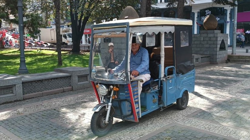 Samsun'da güneş enerjili motosiklet: Hem gidiyor hem de şarj ediyor