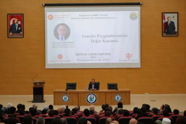 Bayburt'ta 'Gençler Peygamberimizle Değer Kazandı' konulu konferans düzenledi