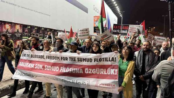 İsrail'in Sumud Filosu'na saldırısı İsrail Başkonsolosluğu önünde protesto edildi