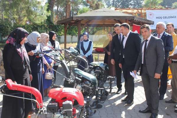 Osmaniye'de 'Kırsal Dezavantajlı Alanlar Projesi' kapsamında makine dağıtıldı