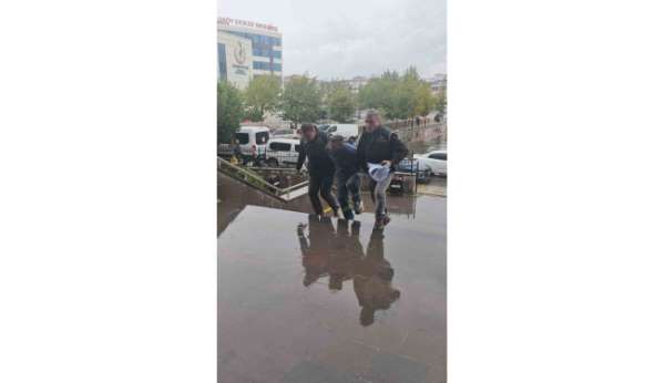 Bayrak provokasyonunun altından kendisi çıktı