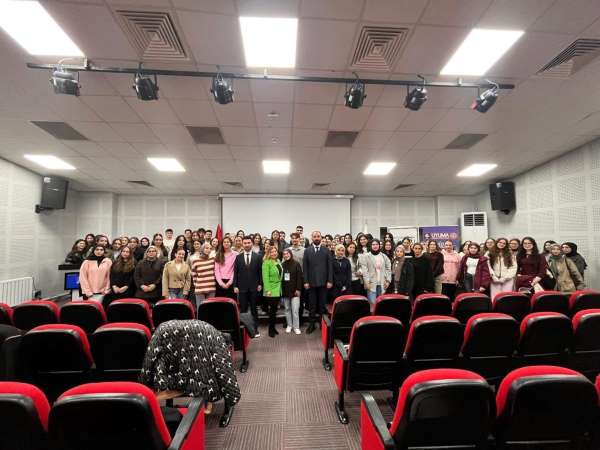 Kütahya'da üniversite öğrencilerine uyuşturucu ve siber suçlarla mücadele eğitimi