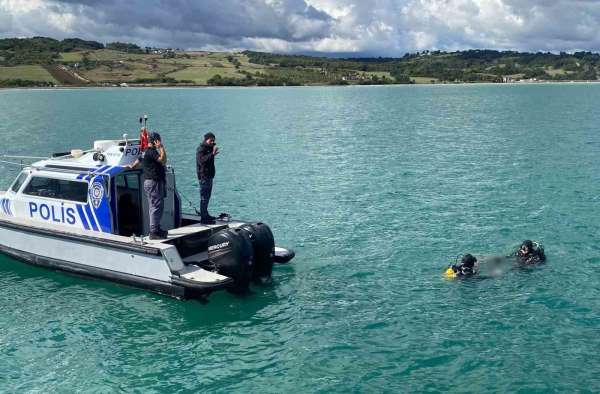 Sinop'ta teknenin alabora olması nedeniyle kaybolan polisin cesedine Ankara ve Samsun'dan gelen dalgıç polisle