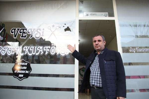 Diyarbakır'da berber dükkanına silahlı saldırı, iş yeri sahibi dışarı çıkamıyor 