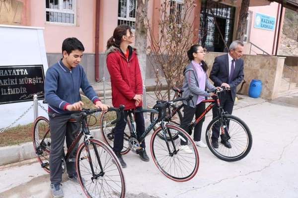 Kazancı'da okul birincilerine bisiklet ödülü 