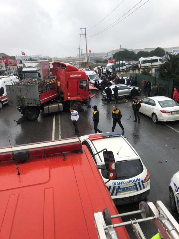 Kocaeli'de zincirleme trafik kazası: 1 ölü 5 yaralı 