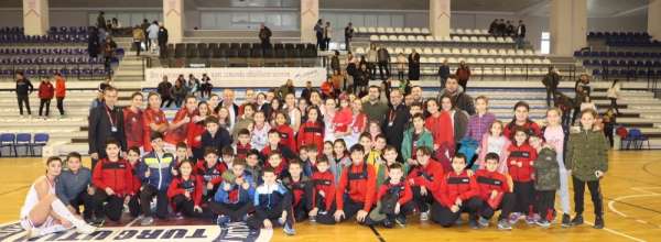 Turgutlu Belediye Kadın Basketbol takımı evinde son maçına çıkıyor 