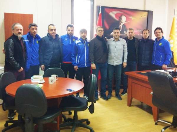 Yeni Malatyaspor altyapı antrenörleri Dekan Gündoğdu'ya ziyaret 