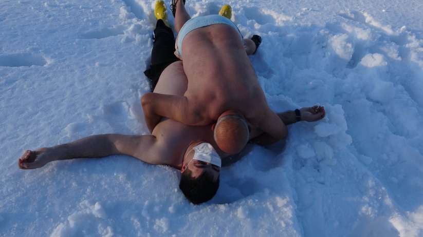 Samsun'da karda güreş tuttular