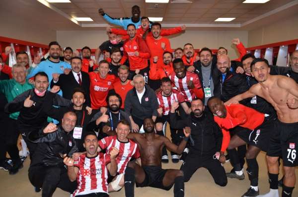 Sivasspor'dan galibiyet pozu! 