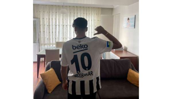 Vincent Aboubakar'dan depremzede Semih'e imzalı forma