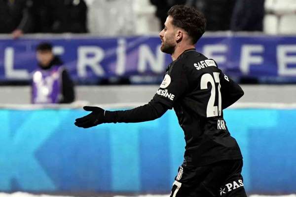 Rafa Silva gollerine devam etti