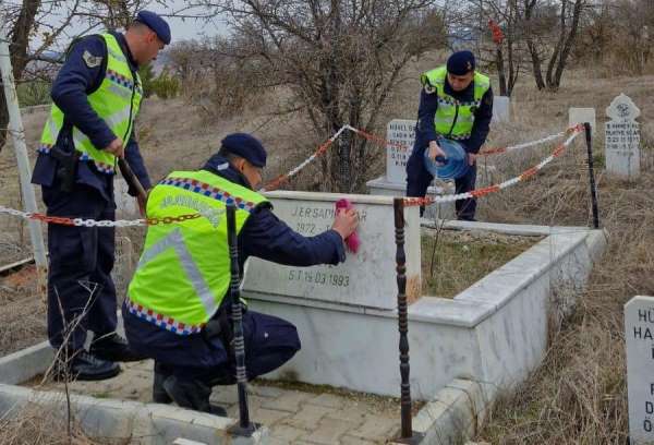 Çavdarhisar'da şehit Er Sadık Uçar'ın mezarının bakımı yapıldı