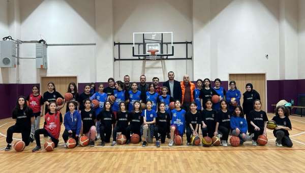 Düzce'de yetenekli ve gelişim vaat eden sporcu adaylarına basketbol eğitimi