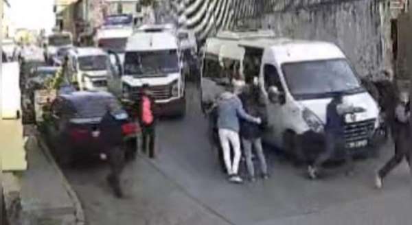İstanbul'da levye ile saldırıya uğrayan servis şoförü o anları anlattı: Baba ve oğlu tarafından saldırıya uğra