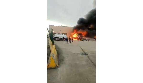 Sınırda korkutan patlama: Tır küle döndü