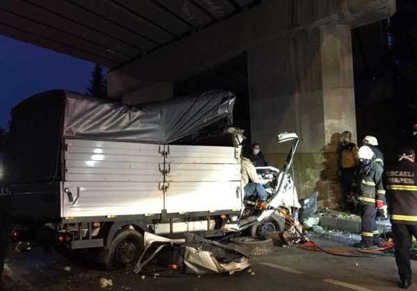 Kocaeli'de feci kaza: 2 ölü 1 yaralı 