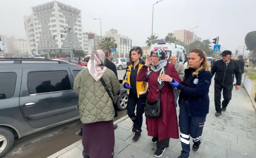 Samsun'da hafif ticari araç ile otomobil çarpıştı: 2 yaralı