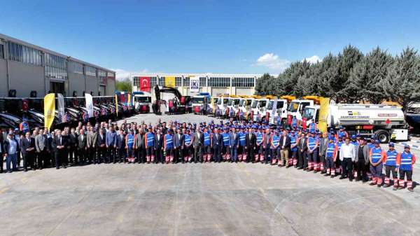 Başkan Altay: '100 milyon lira bedelle KOSKİ'ye 24 yeni iş makinesi daha kazandırdık'