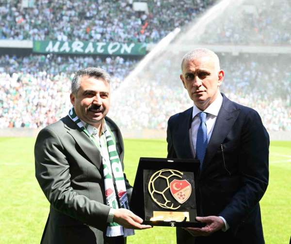 Bursaspor kupayı, Yıldırım Belediyesi 'Fair Play'i aldı