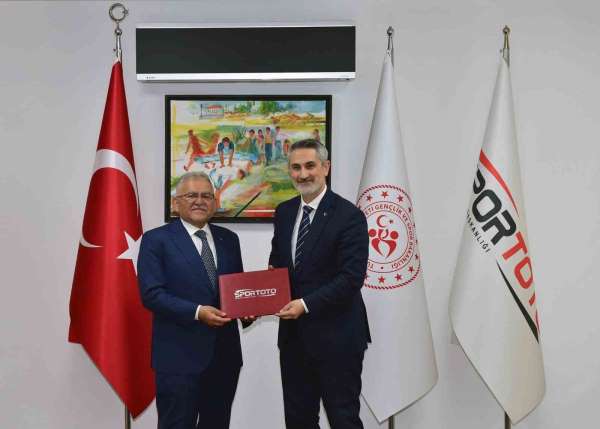 Büyükkılıç'tan Avrupa Spor Şehri Kayseri'ye bir proje daha: Atletizm pisti