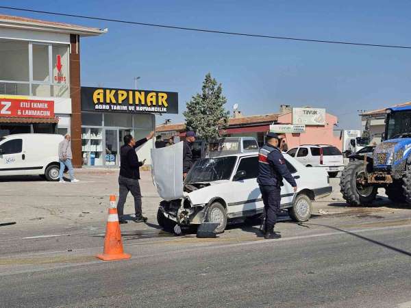 Ehliyetsiz sürücü kaza yaptı: 2 yaralı