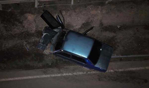 Kaza yapan otomobilin sürücüsü, yaralıları bırakıp ortadan kayboldu