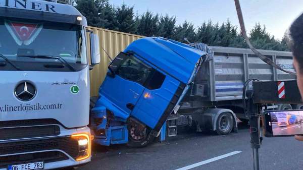 TEM'de yavaşlayan trafik zincirleme kazayı beraberinde getirdi