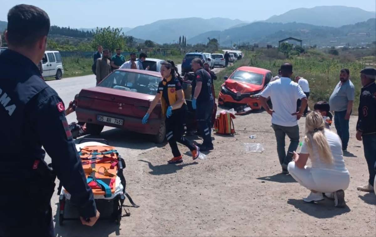 Turgutlu'da trafik kazası: 1'i çocuk 4 yaralı