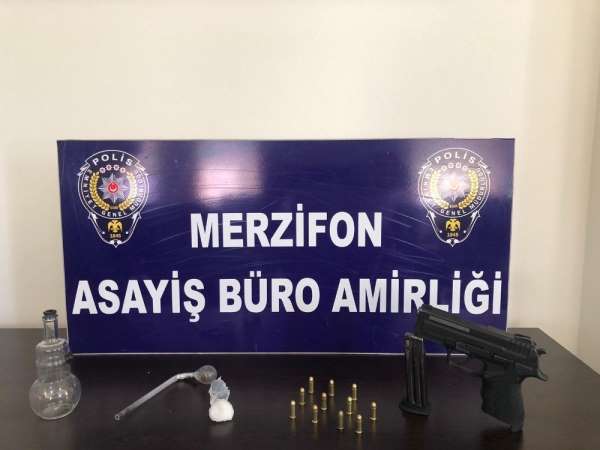 Ruhsatsız tabanca ve uyuşturucu ele geçirildi 