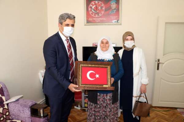Yozgat'ta 2 şehit annesinden Milli Dayanışma kampanyasına destek 