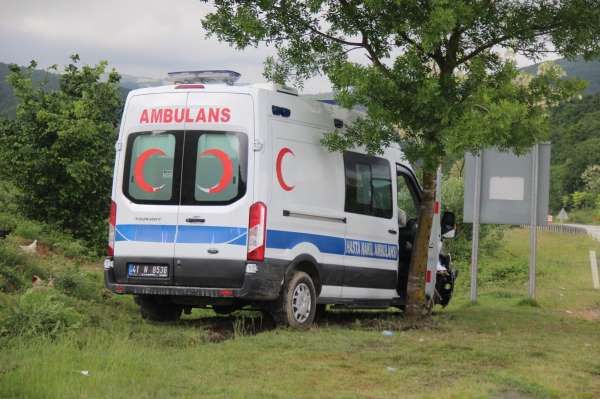 Hükümlü taşıyan ambulans kaza yaptı