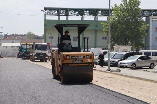 Ordu Büyükşehir'den Ünye'ye sıcak asfalt
