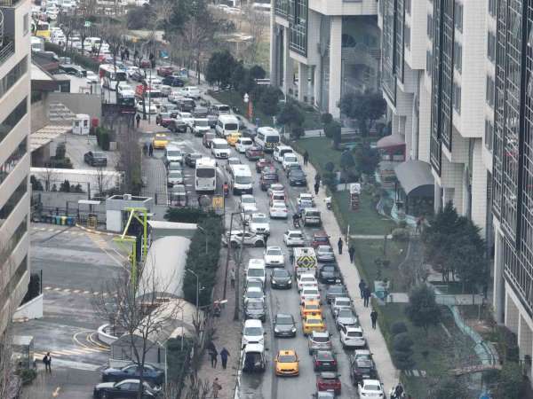 İstanbul'da taşıt yoğunluğu dikkat çekiyor, 53 ilin toplamı kadar araç trafiğe kayıtlı