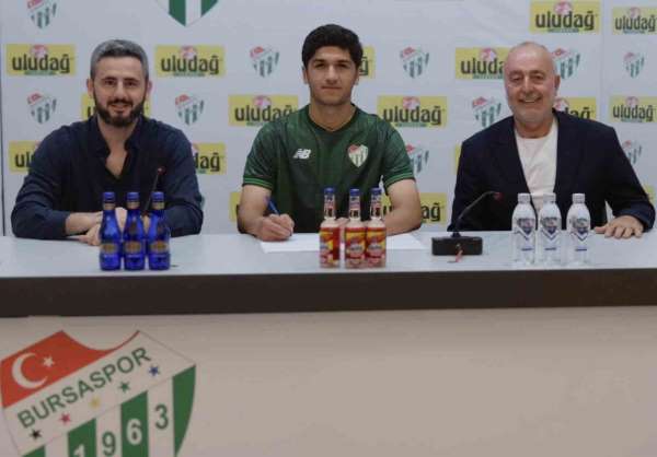 Bursaspor'da Ensar Duman profesyonel oldu