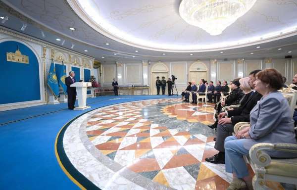 Kazakistan'dan AK Parti Genel Başkan Yardımcısı Zorlu'ya Dostluk Nişanı
