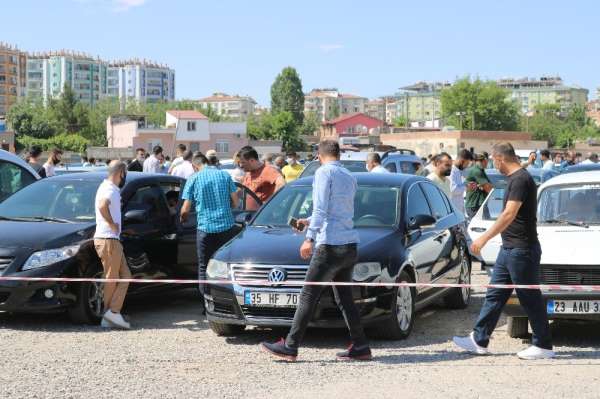 İkinci el oto pazarı 'korona pazarı' oldu