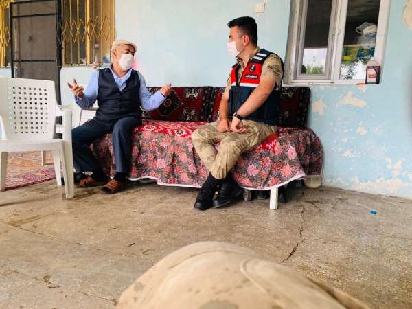 Mehmetçik'ten şehit babalarına ziyaret