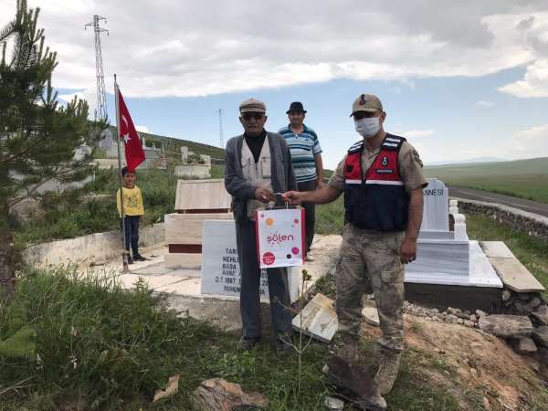 Sarıkamış'ta Jandarma Şehit Babalarını Unutmadı 