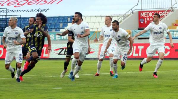 Süper Lig: Kasımpaşa: 0 - Fenerbahçe: 0 (İlk yarı)