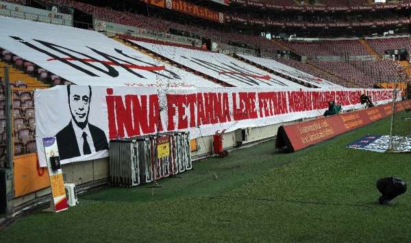 Taraftarlardan Mustafa Cengiz, Muslera ve Andone'ye destek 